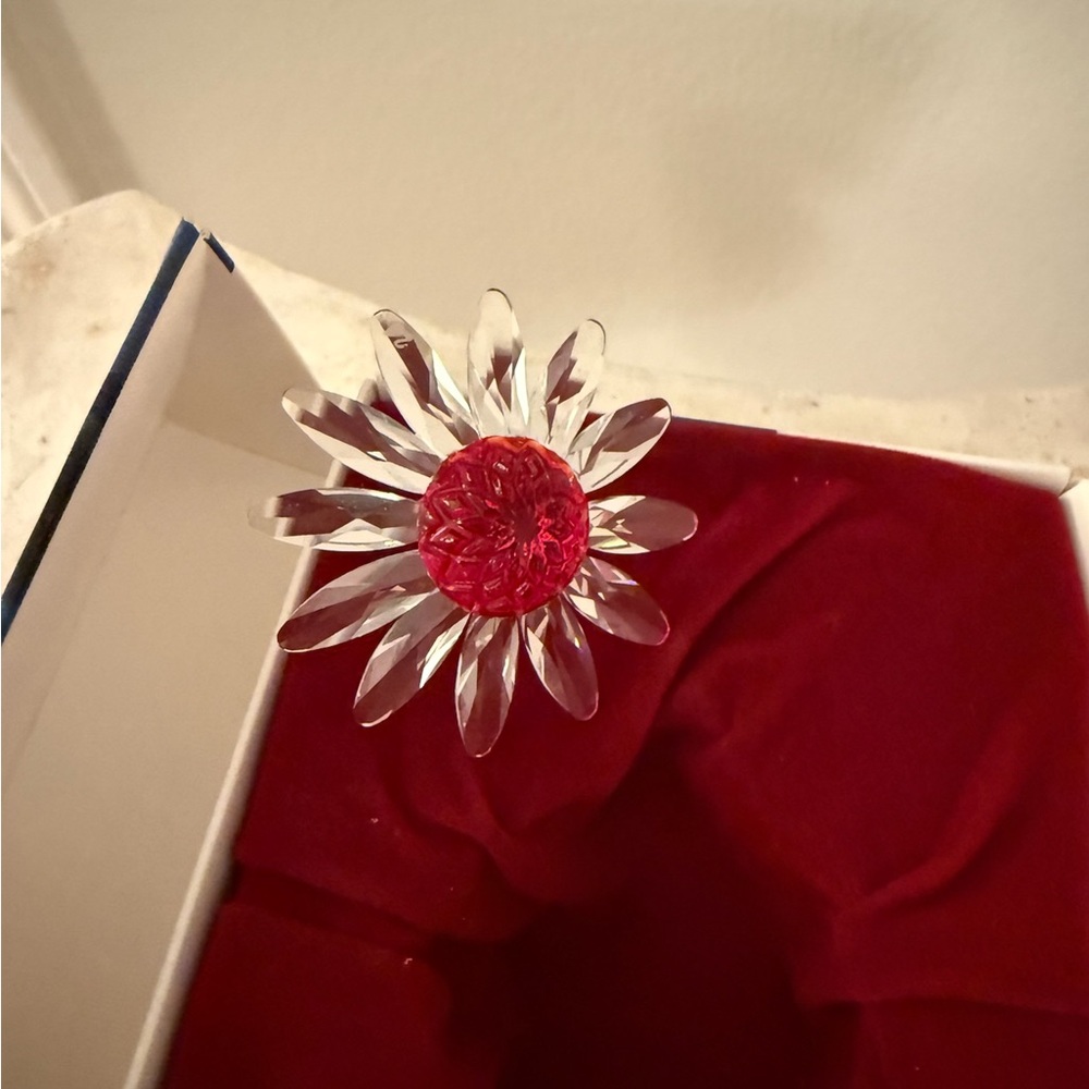 Swarovski red daisy flower 255804